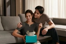 Kinh Nghiệm Chọn Mua Máy Massage Cổ Cho Người Đau Mỏi Vai Gáy 